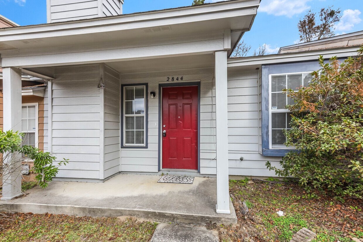 Foto principal - 2 BR / 2 BA Townhome in Herring Place