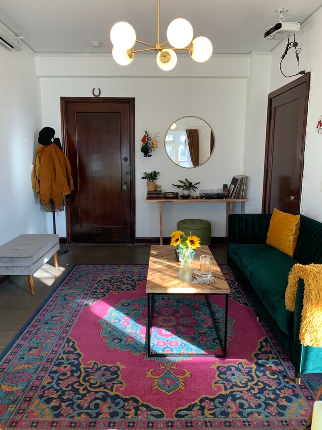 Living room - 1030 E Ocean Blvd