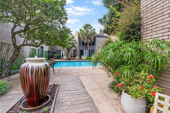 Foto del edificio - 5004 Bayard Ln