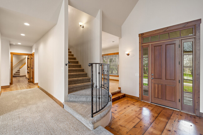 Building Photo - 5714 N Hill Haven