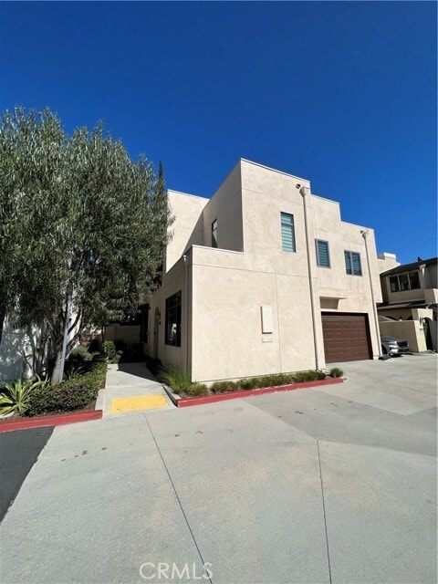 Building Photo - 2027 N Orange Olive Rd