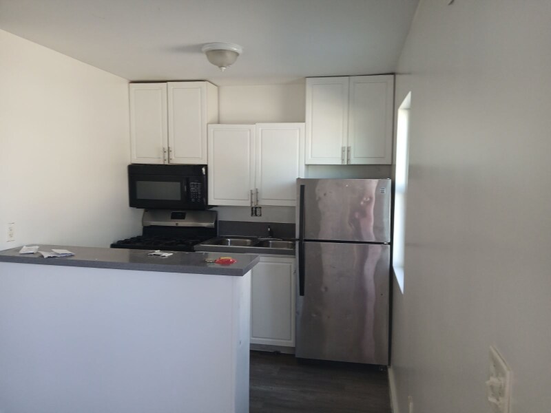 Primary Photo - 823 W 43rd Pl