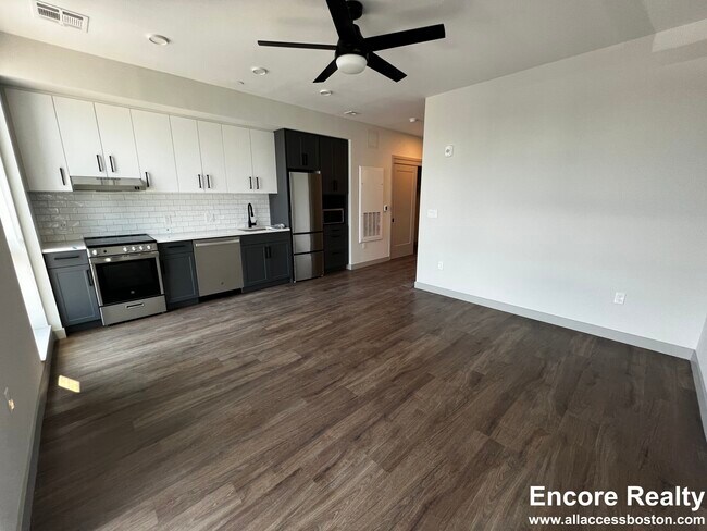 Foto del edificio - 80 Rugg Rd