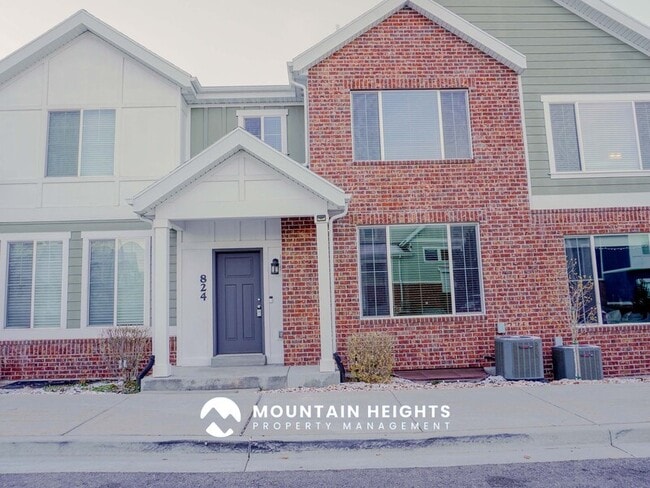 Building Photo - 824 Newfield Dr