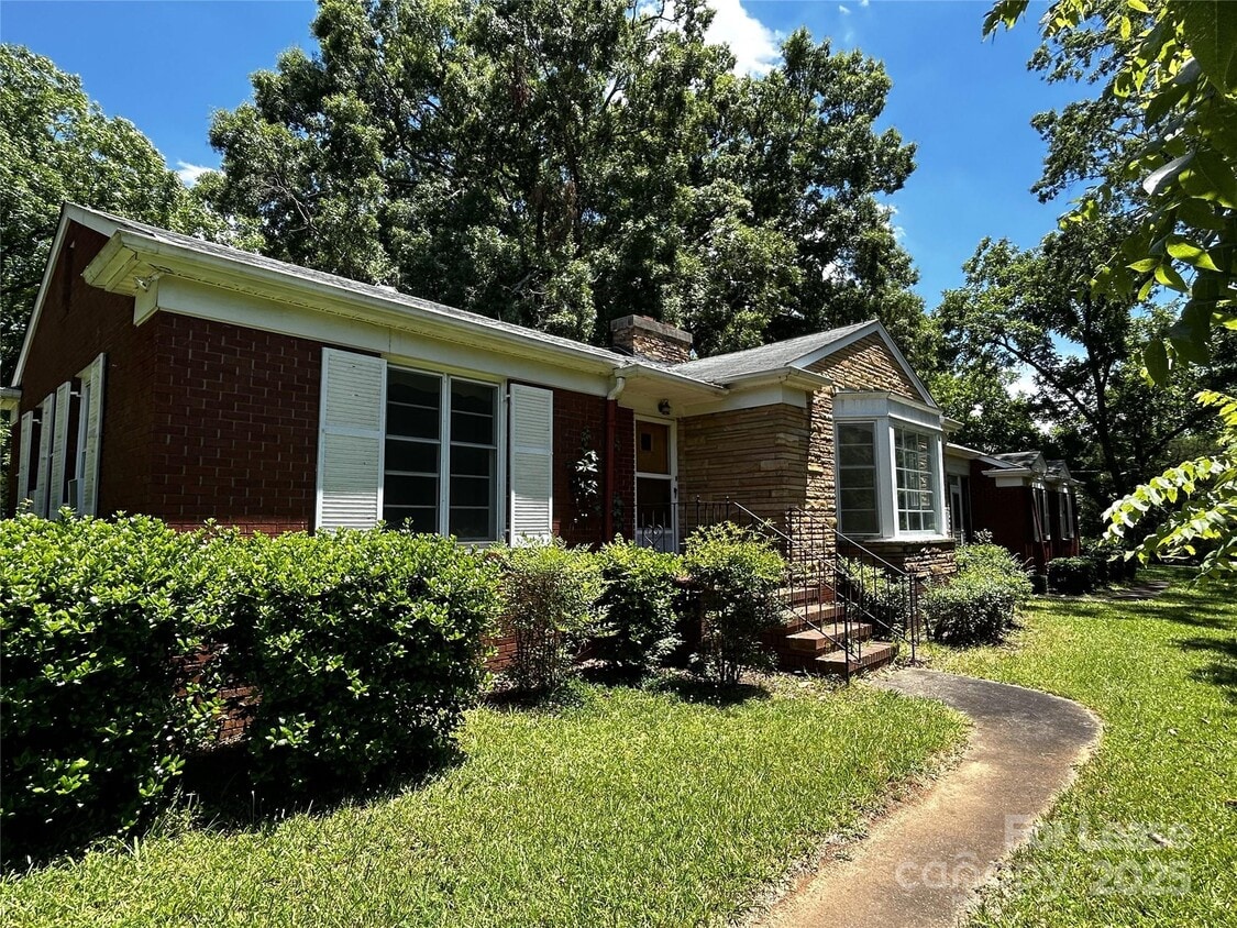 Foto principal - 6602 Allen Black Rd