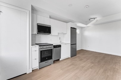 Building Photo - 368 Tweedsmuir Ave