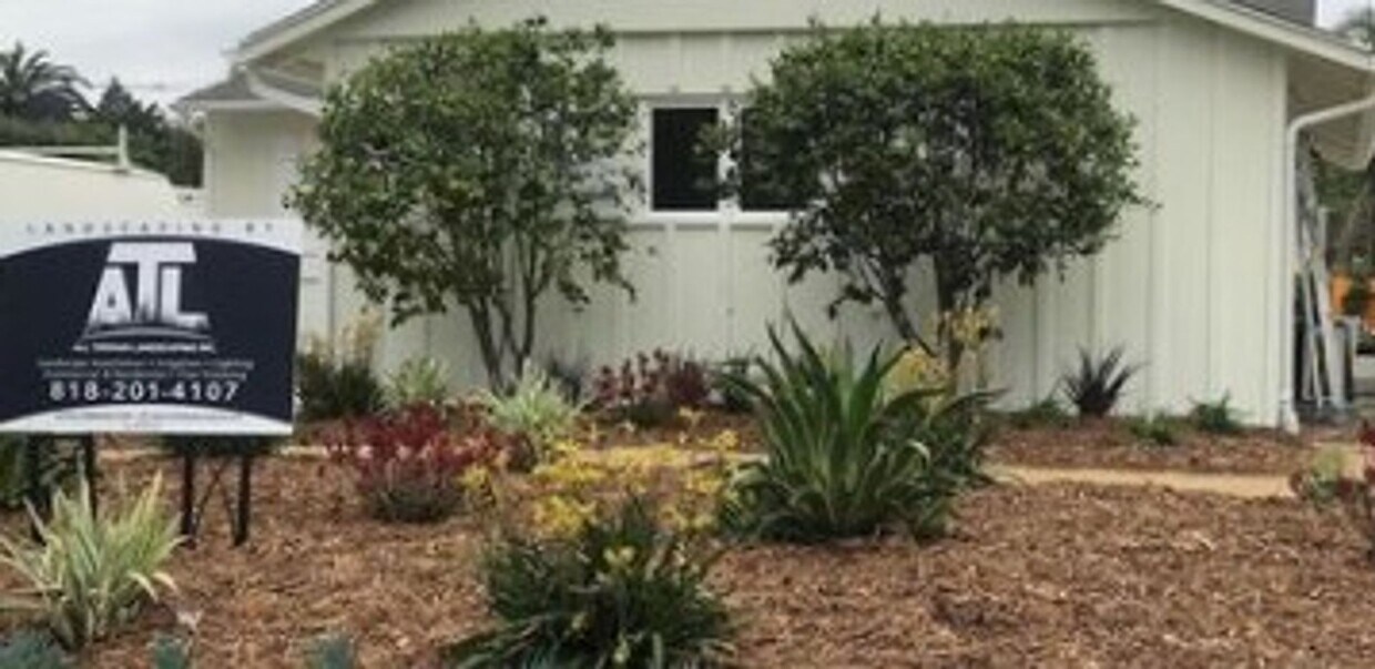 Primary Photo - South of the Boulevard Newly Remodeled 2 b...