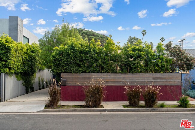 Building Photo - 622 Woodlawn Ave