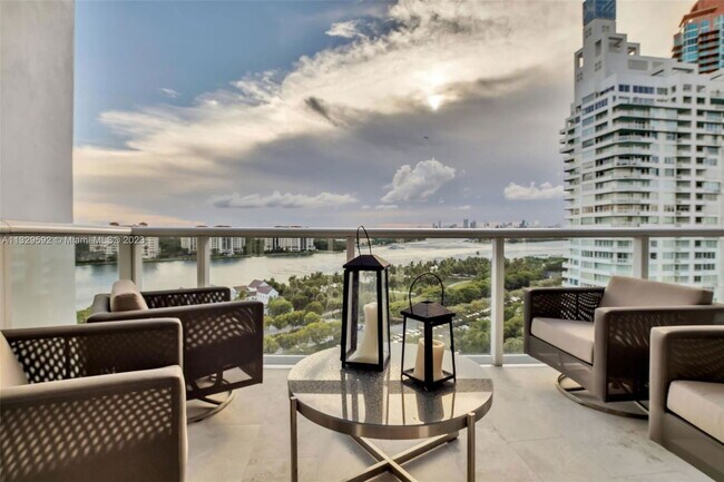 Foto del edificio - 100 South Pointe Dr