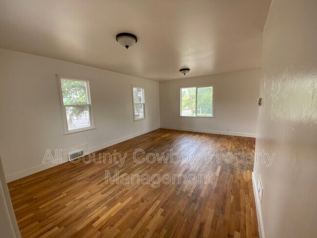Foto del edificio - 1203 E Canby St