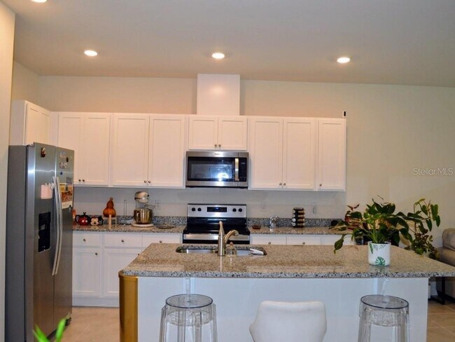 Building Photo - 1223 Lido Dr