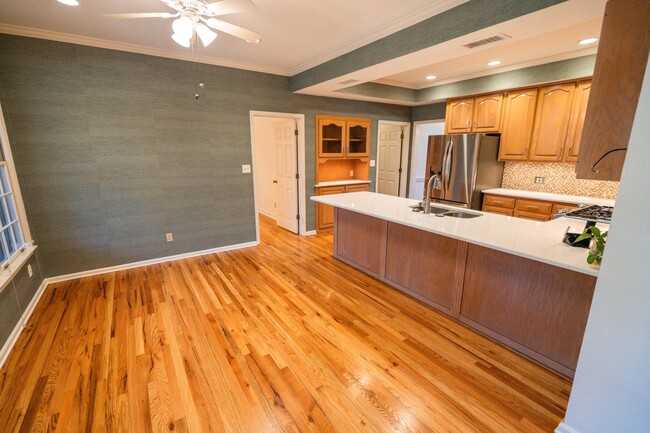 Building Photo - 4bd/2ba NE All Brick Beauty off Kerry Forest