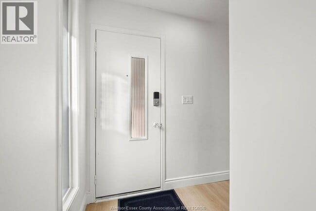 Building Photo - 1497 Bayswater Crescent