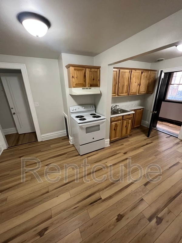 247 W 11th St Unit Apt 7, Dubuque, IA 52001 Condo for Rent in Dubuque