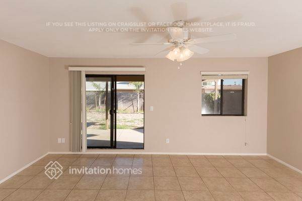 Foto del edificio - 1943 W Devonshire St