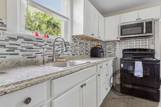 Foto del edificio - "Charming 3-Bedroom Home with Spacious Interiors in Norfolk's Heart!"