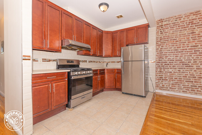Building Photo - 942 Glenmore Ave