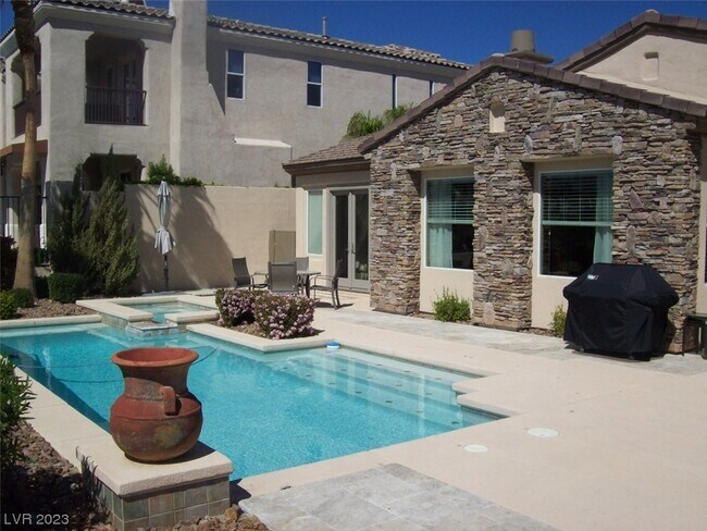 Foto del edificio - 11521 Snow Creek Ave