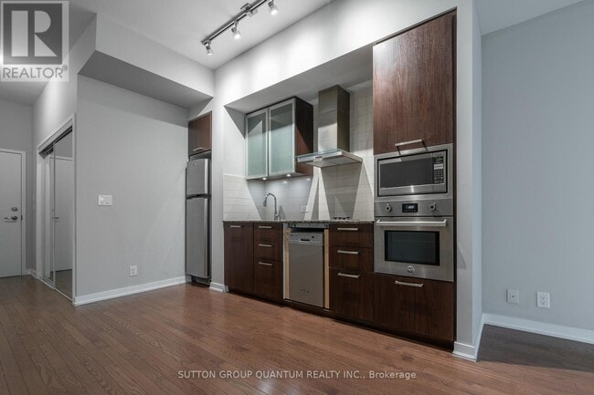 Building Photo - 12 York St