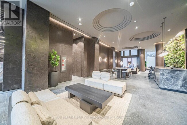 Photo du bâtiment - 120 Broadway Ave