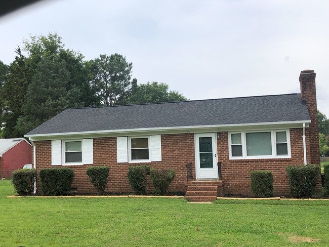 Building Photo - Mechanicsville Brick Rancher