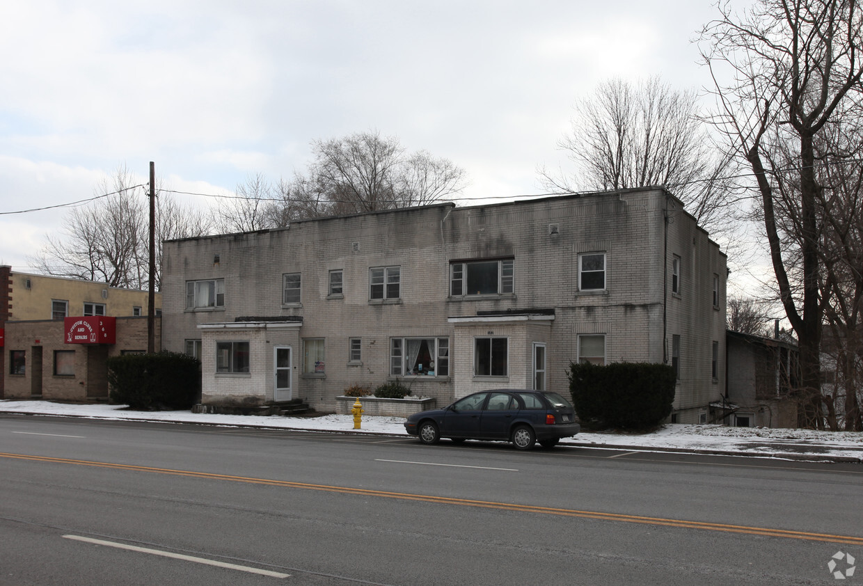 Foto principal - 370 W Commercial St
