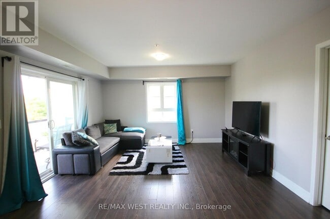 Building Photo - 60 Baycliffe Cres
