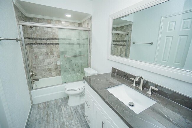 Foto del edificio - 14465 Misty Meadow Ln