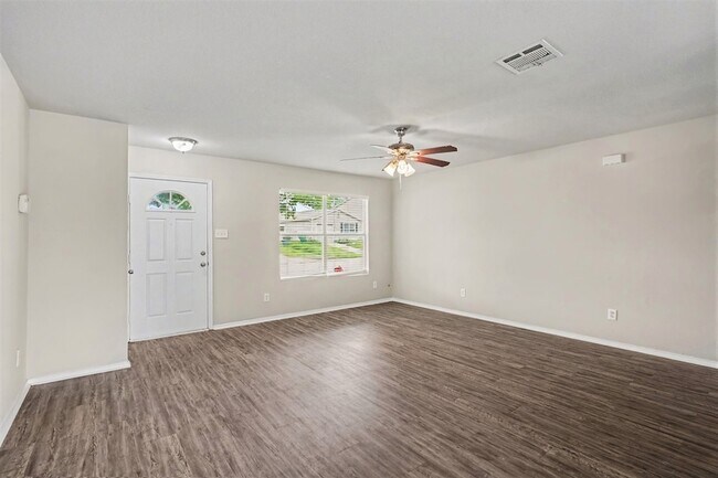 Building Photo - 1733 Vineridge Ln