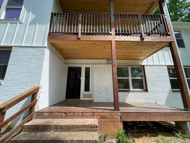 Building Photo - Big and Beautiful House with attached 1br ...