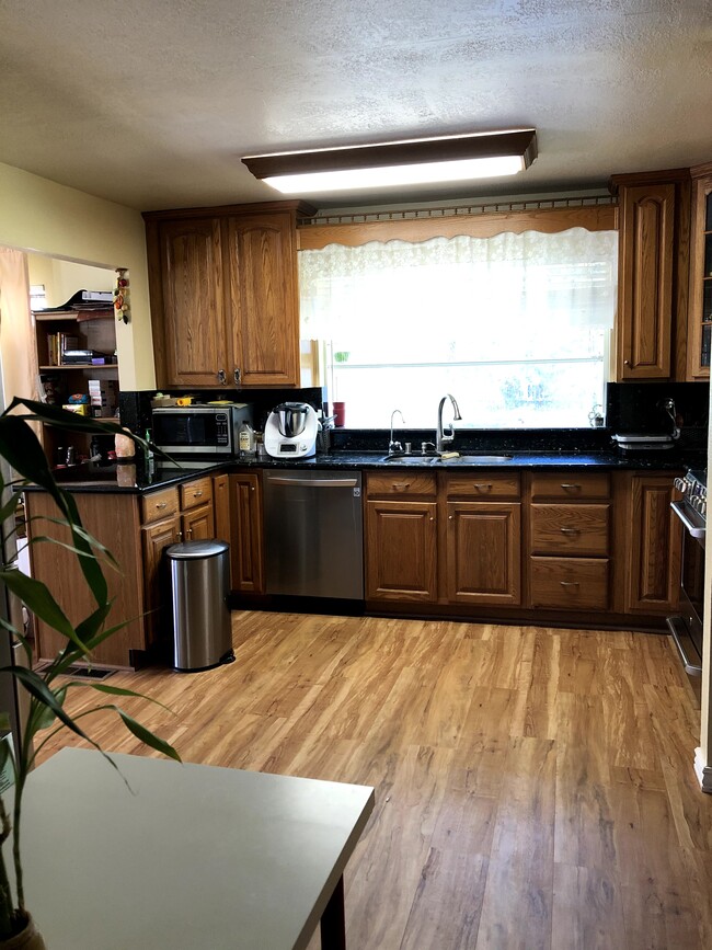 Building Photo - 13505 Myren Dr