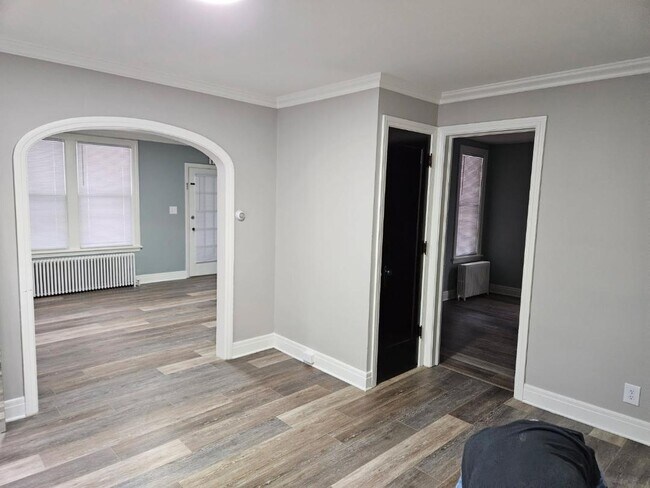 Vista del comedor a la sala de estar. - 11 Willow Ave