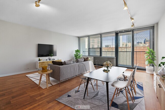 Virtually Staged - 1560 N Sandburg Ter