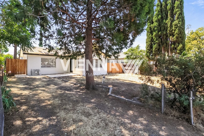 Foto del edificio - 912 Shearer St