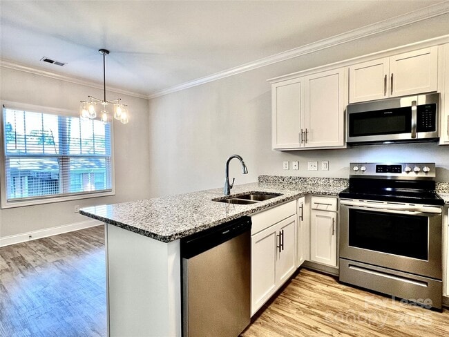 Building Photo - 2036 Summey Ave