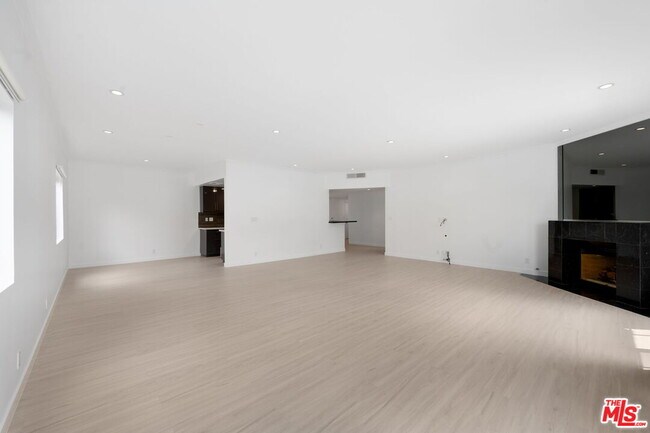 Foto del edificio - 11737 Darlington Ave