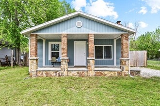 Building Photo - 1711 W Florida St