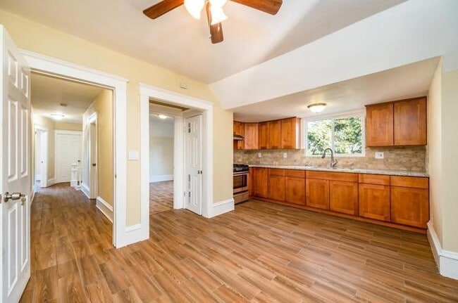 Foto del edificio - 312 W Main St