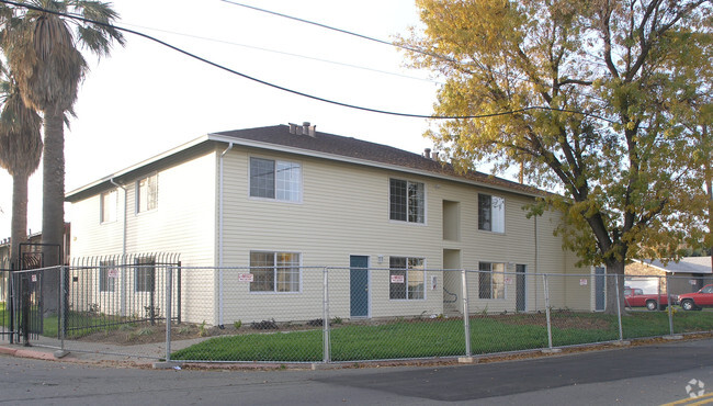 Building Photo - Courtyard Village