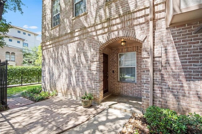 Building Photo - 1515 Oakdale St