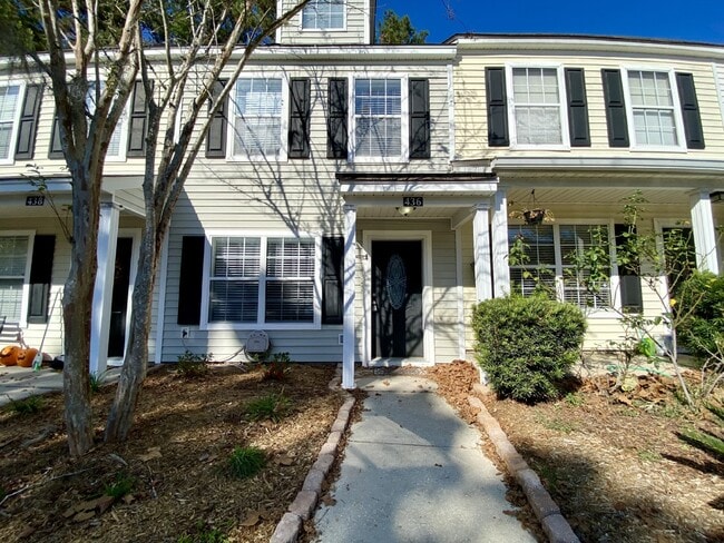 Foto del edificio - Three Bedroom, Townhome in The Farm!