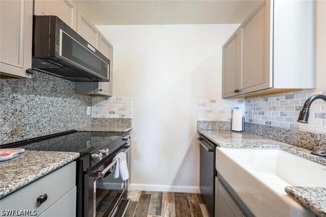 Building Photo - 4625 Bayshore Dr