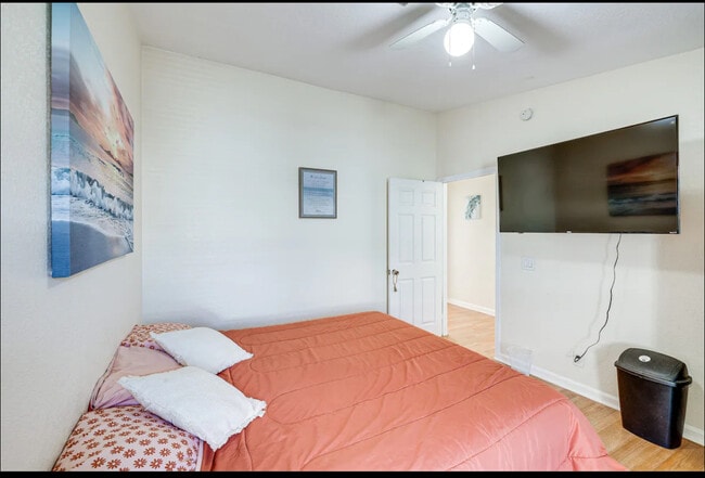 Photo - 716 21st St House