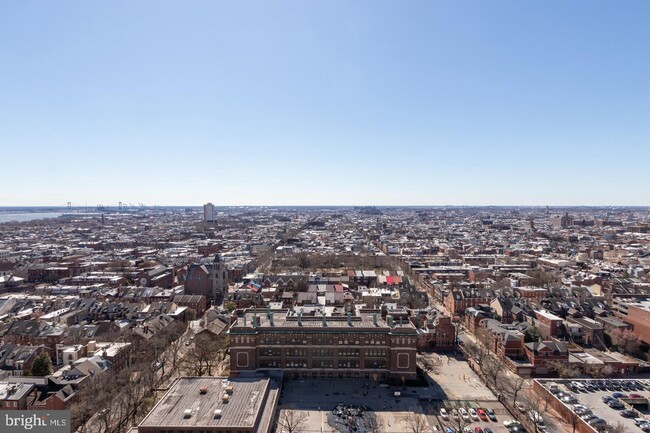 Building Photo - 604 S Washington Square