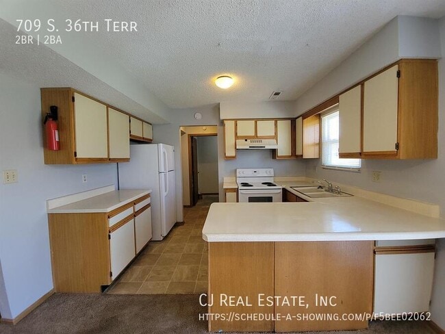 Building Photo - 709 SW 36th St Terrace