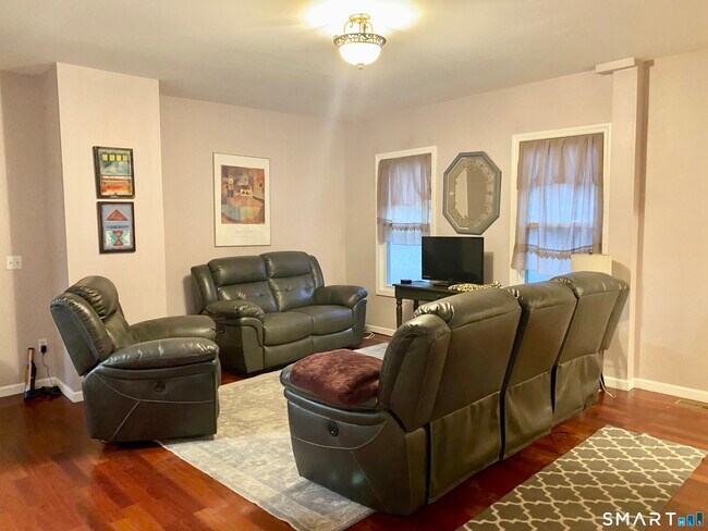 Foto del edificio - 1908 Stratfield Rd