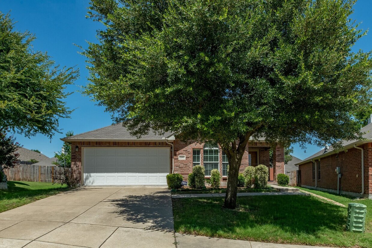 Primary Photo - *Ready for Quick Move-in*