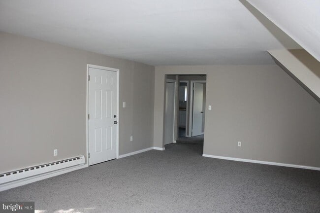 Building Photo - 147 S Main St