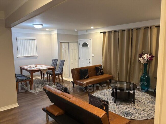 Foto del edificio - 5309 Grovedale St