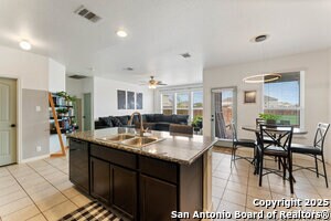 Foto del edificio - 1367 Fall Cover St